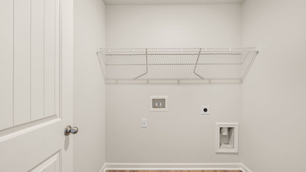 Representative unfurnished interior of a home built from the Flora by D.R. Horton in Sheffield Highlands, Dallas (Image 28).