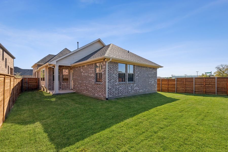Exterior details and patio area of a home in Avondale, Fate (Image 3).