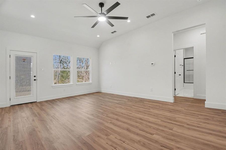 Spacious, unfurnished interior of a new home in , Greenville (Image 14).