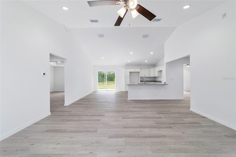 Spacious, unfurnished interior of a new home in , Silver Springs (Image 44).