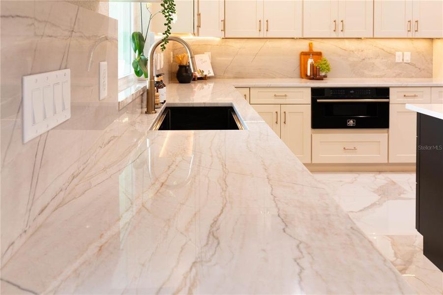 Furnished interior view inside a new home in , Dunnellon (Image 64).