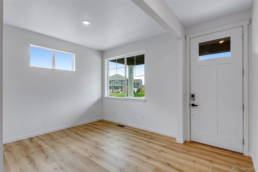 Spacious, unfurnished interior of a new home in Hansen Farm, Fort Collins (Image 27).