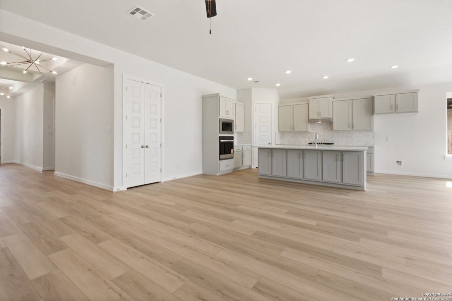 Spacious, unfurnished interior of a new home in Veramendi, New Braunfels (Image 24). Spacious, unfurnished interior of a new home in Veramendi, New Braunfels (Image 24).