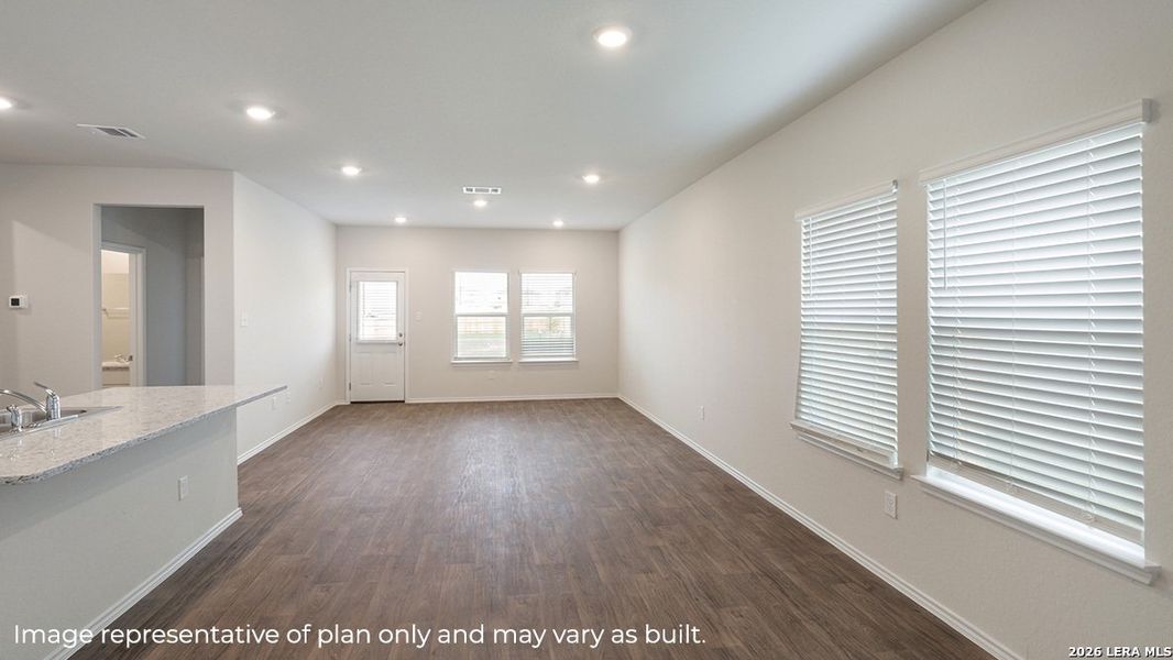 Spacious, unfurnished interior of a new home in Seneca Trails, San Antonio (Image 16).