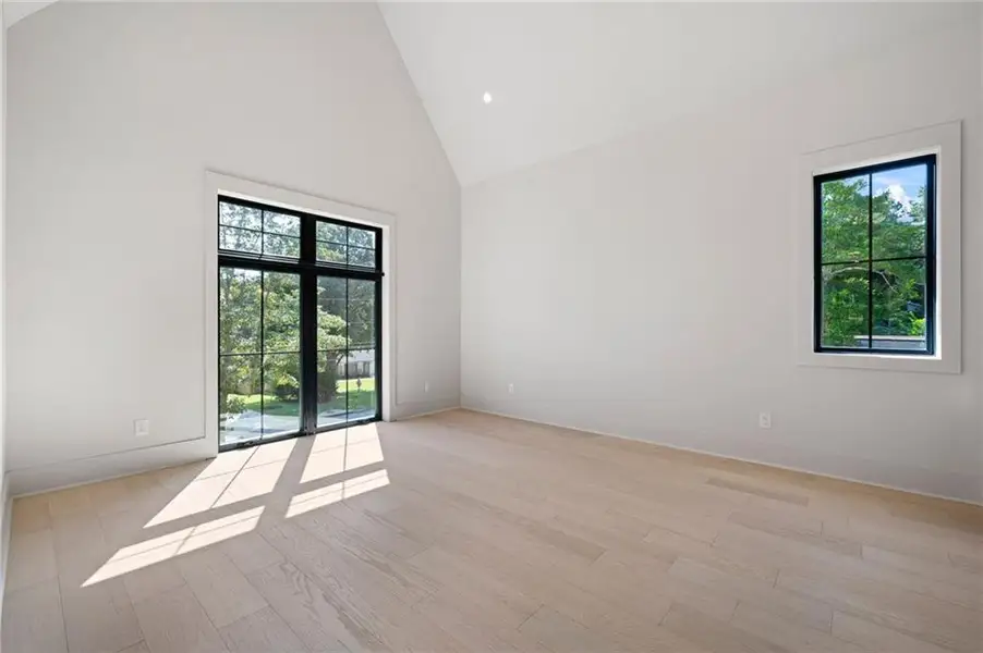 Spacious, unfurnished interior of a new home in , Atlanta (Image 38).