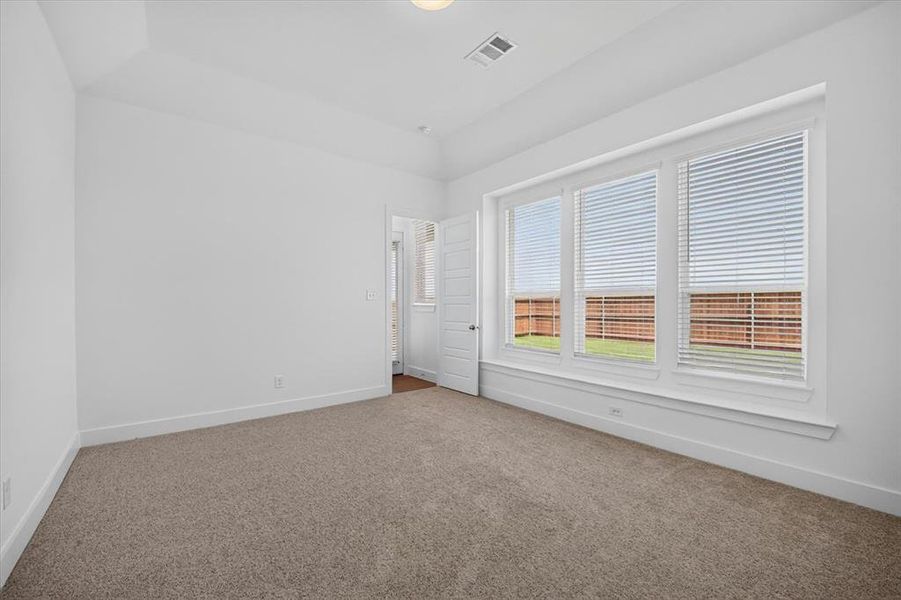 Spacious, unfurnished interior of a new home in Sandbrock Ranch, Aubrey (Image 19). Spacious, unfurnished interior of a new home in Sandbrock Ranch, Aubrey (Image 19).