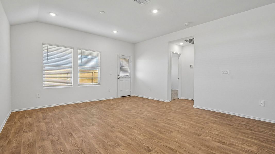 Spacious, unfurnished interior of a new home in Durango, Mustang Ridge (Image 17).