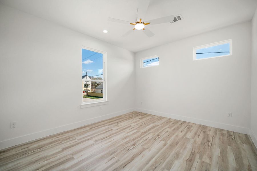 Spacious, unfurnished interior of a new home in , Houston (Image 21).