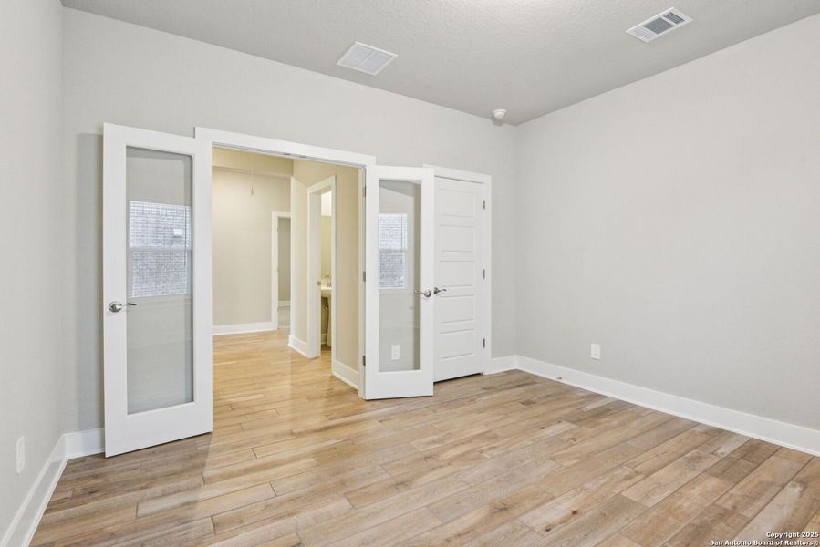 Spacious, unfurnished interior of a new home in Carmel Ranch, Schertz (Image 29).