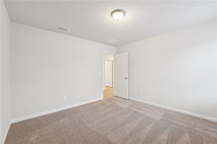Spacious, unfurnished interior of a new home in Hamilton Lakes, Lawrenceville (Image 37).