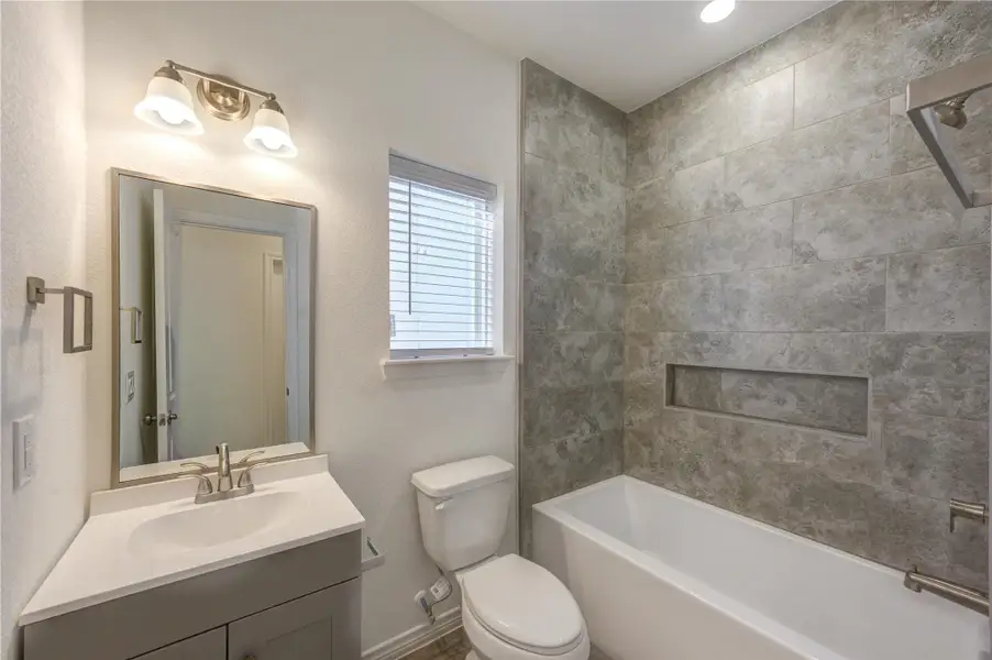 Furnished interior view inside a new home in Lake Conroe Village, Montgomery (Image 3).