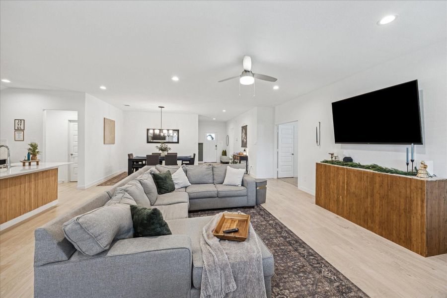 Furnished interior view inside a new home in Tamarron, Fulshear (Image 24). Furnished interior view inside a new home in Tamarron, Fulshear (Image 24).