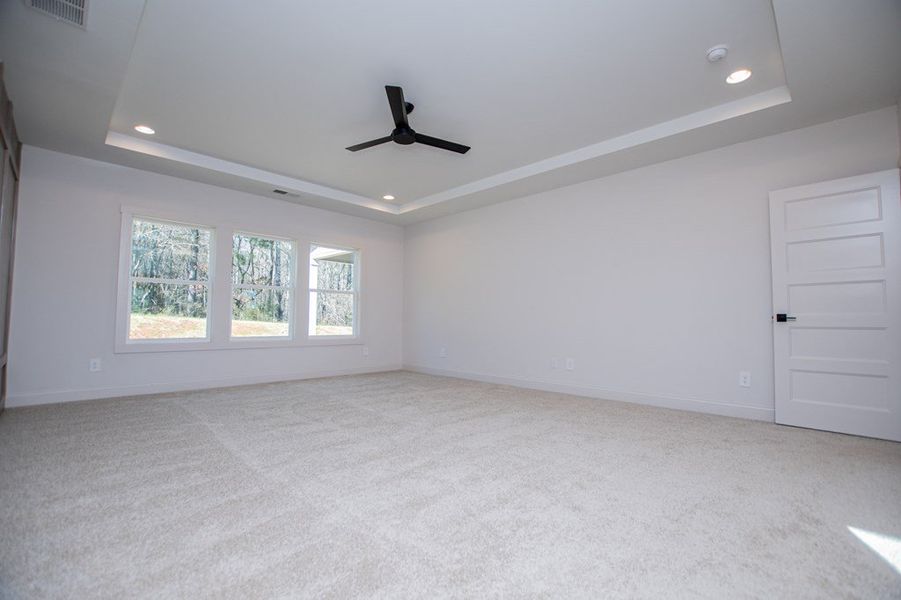 Spacious, unfurnished interior of a new home in The Reserve at Red Oaks, Carrollton (Image 28).