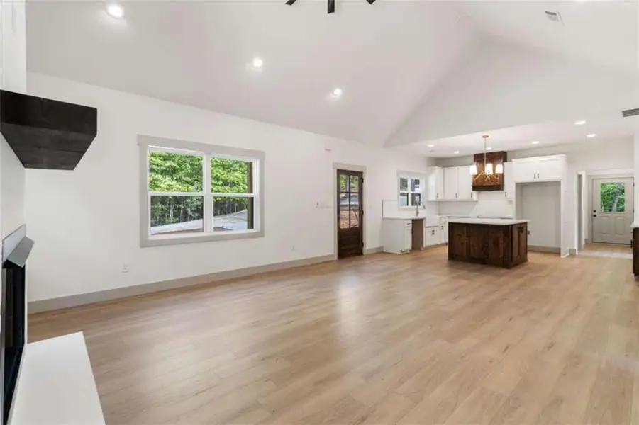 Spacious, unfurnished interior of a new home in , Ellijay (Image 33).