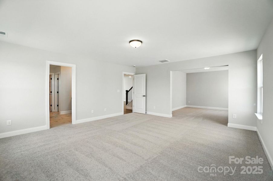 Spacious, unfurnished interior of a new home in Summerlin, Mooresville (Image 31).