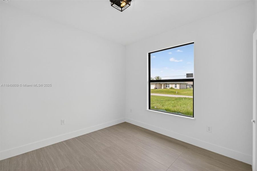 Spacious, unfurnished interior of a new home in , Lehigh Acres (Image 20).