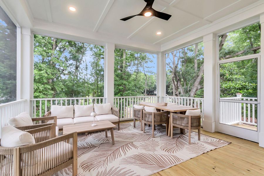 Exterior details and patio area of a home in Fiddler Cove, Mount Pleasant (Image 3).
