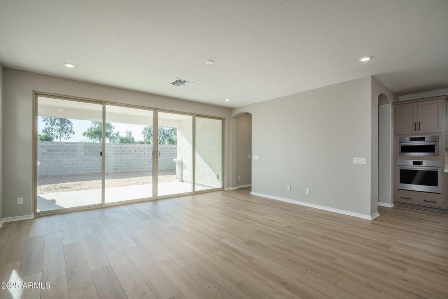 7) GREAT ROOM 7) GREAT ROOM