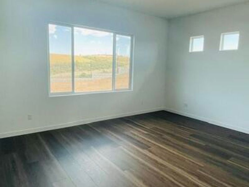 Spacious, unfurnished interior of a new home in Hidden Hills, Prescott (Image 14).