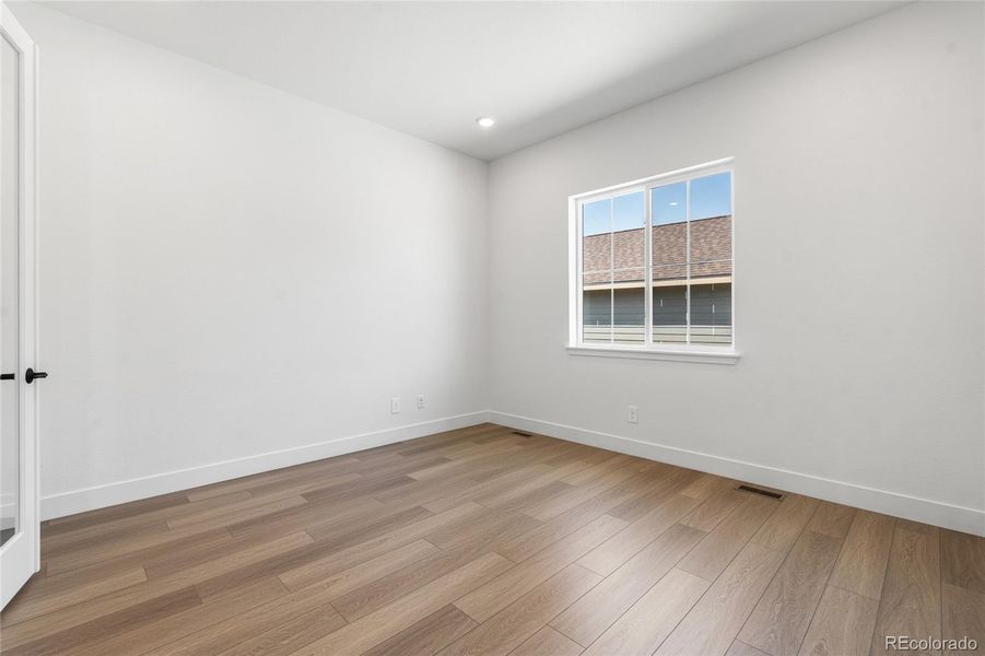 Spacious, unfurnished interior of a new home in Hilltop at Inspiration, Aurora (Image 13).