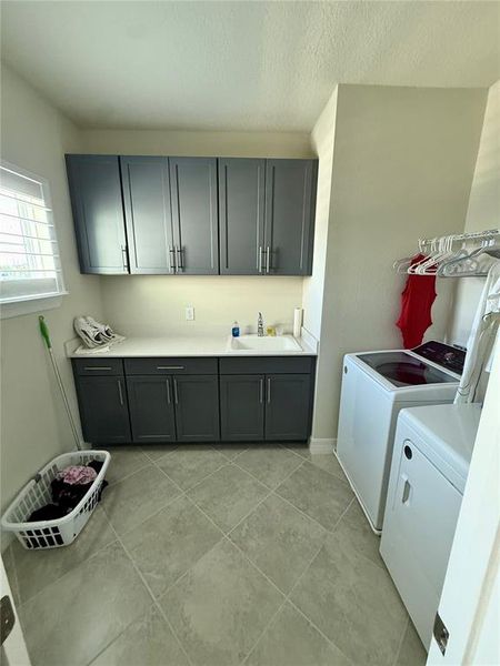 Furnished interior view inside a new home in , Orlando (Image 16).