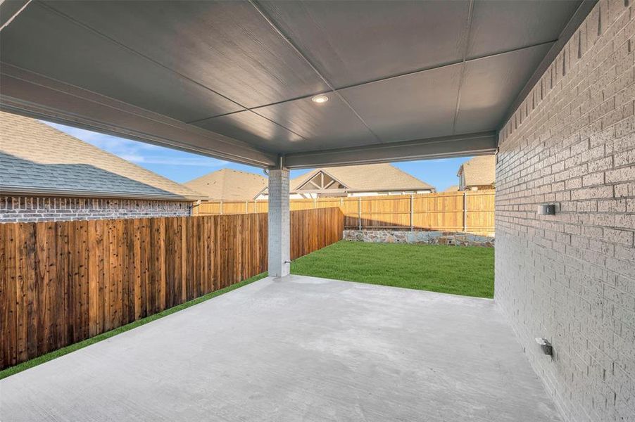 Exterior details and patio area of a home in Elevon, Lavon (Image 22).