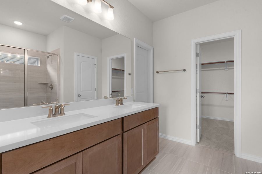 Furnished interior view inside a new home in Clear Creek, New Braunfels (Image 5).