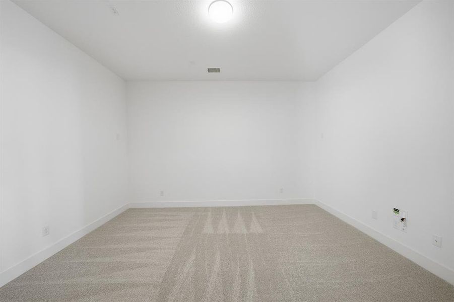Spacious, unfurnished interior of a new home in Quail Hollow, Rockwall (Image 23).