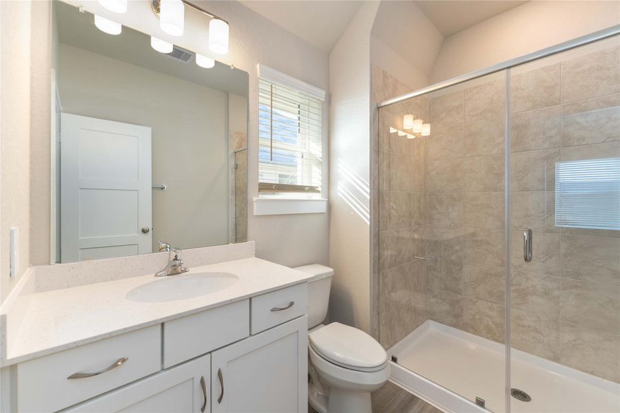 Furnished interior view inside a new home in Laurel Landing, Alvin (Image 9).
