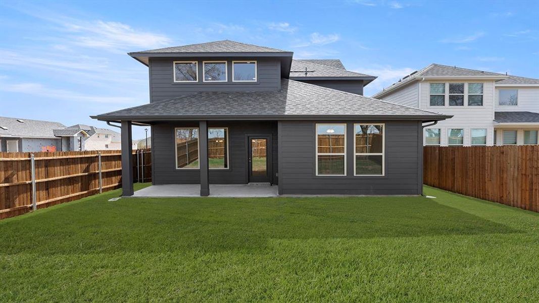 26. 1632 Edgeway - Back