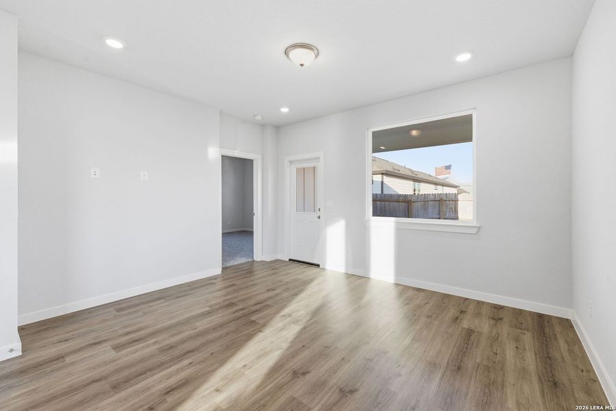 Spacious, unfurnished interior of a new home in Highland Ridge, San Antonio (Image 27).
