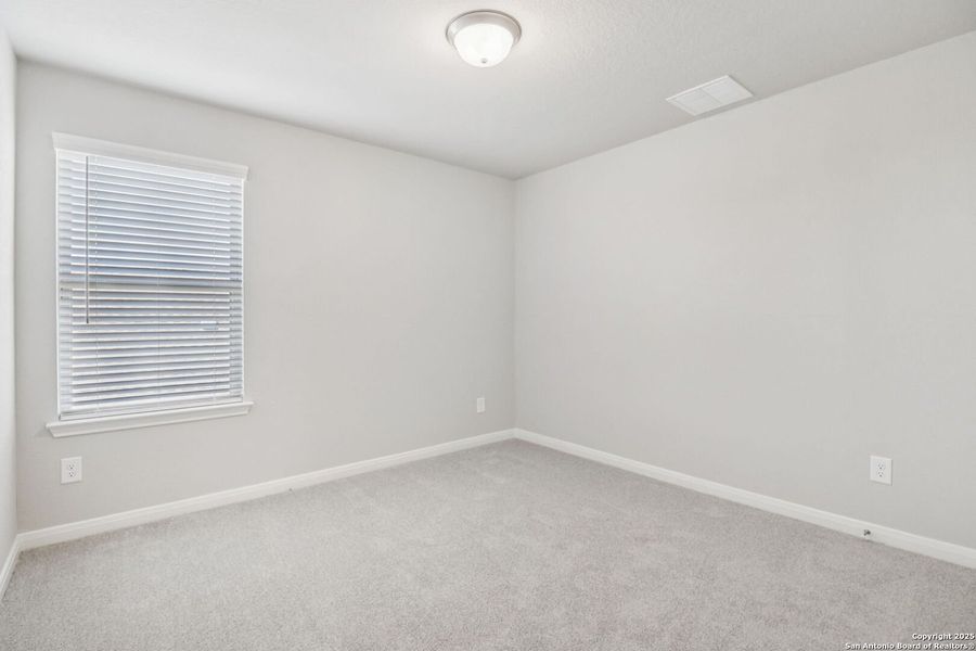 Spacious, unfurnished interior of a new home in Arcadia Ridge - Premier Series, San Antonio (Image 16).