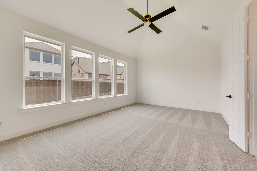 Spacious, unfurnished interior of a new home in Estates at Rockhill, Oak Point (Image 27).