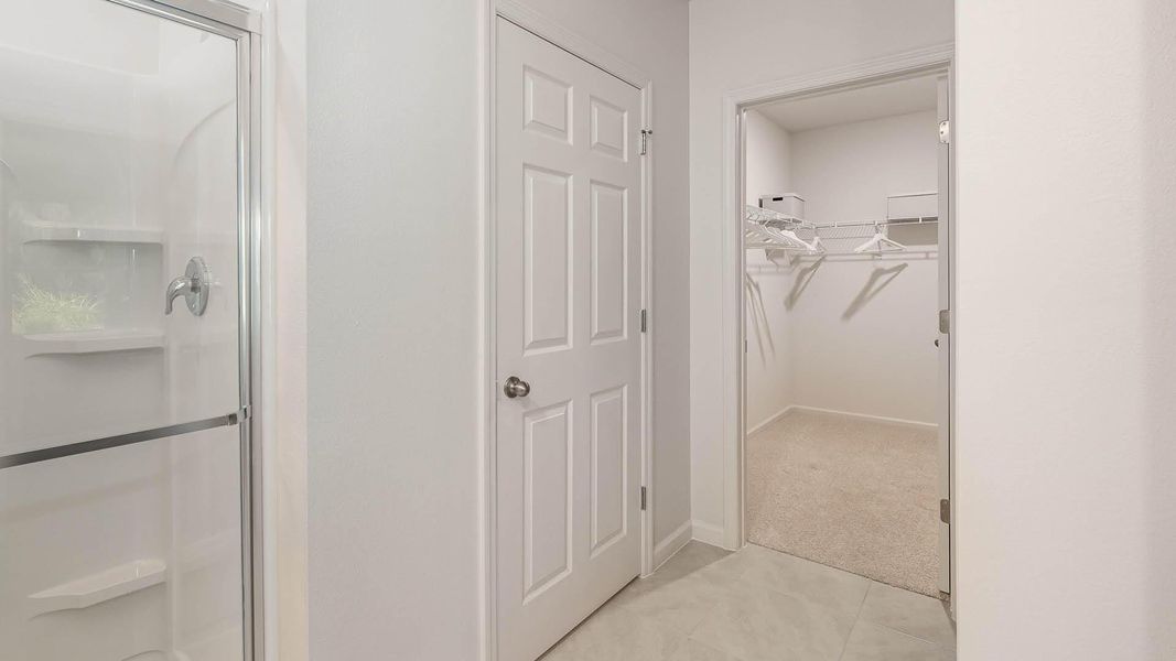 Spacious, unfurnished interior of a new home in , Okeechobee (Image 19).