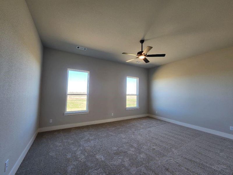 Spacious, unfurnished interior of a new home in Rocky Top, Krum (Image 12).