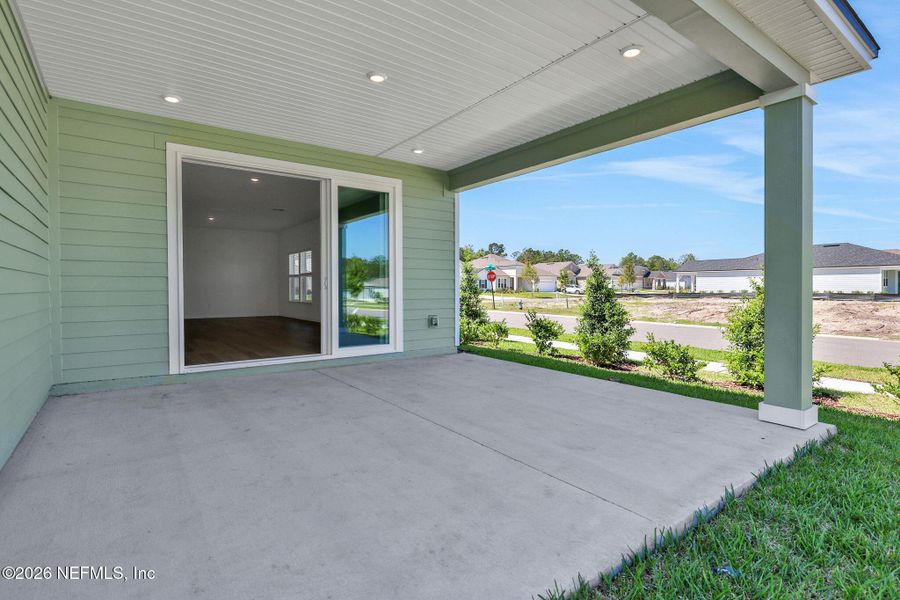 Exterior details and patio area of a home in Hyland Trail, Green Cove Springs (Image 27).