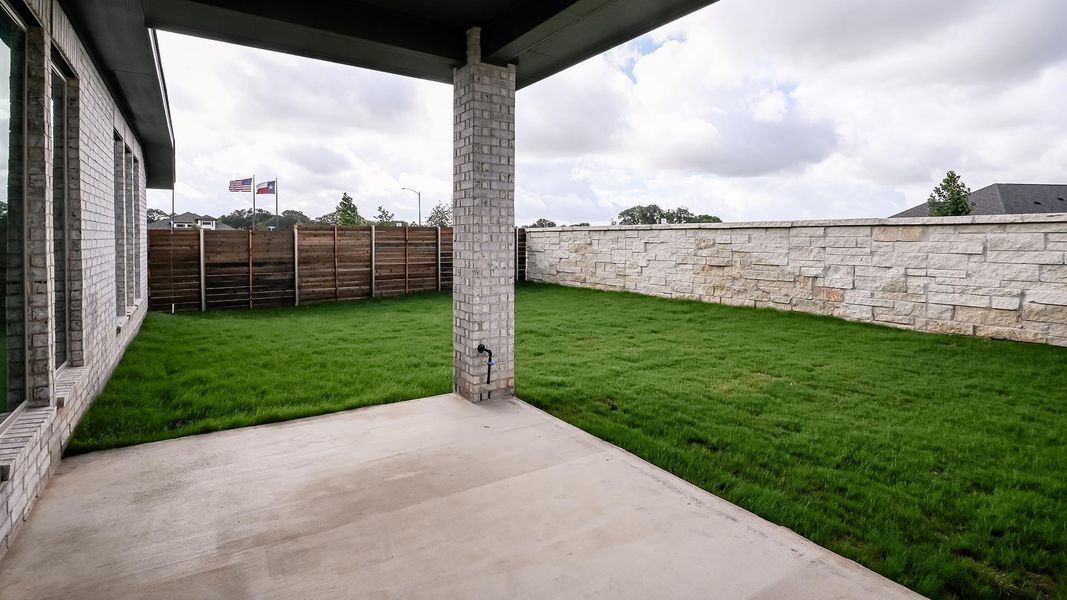 Exterior details and patio area of a home in Juniper Springs, Lockhart (Image 2).