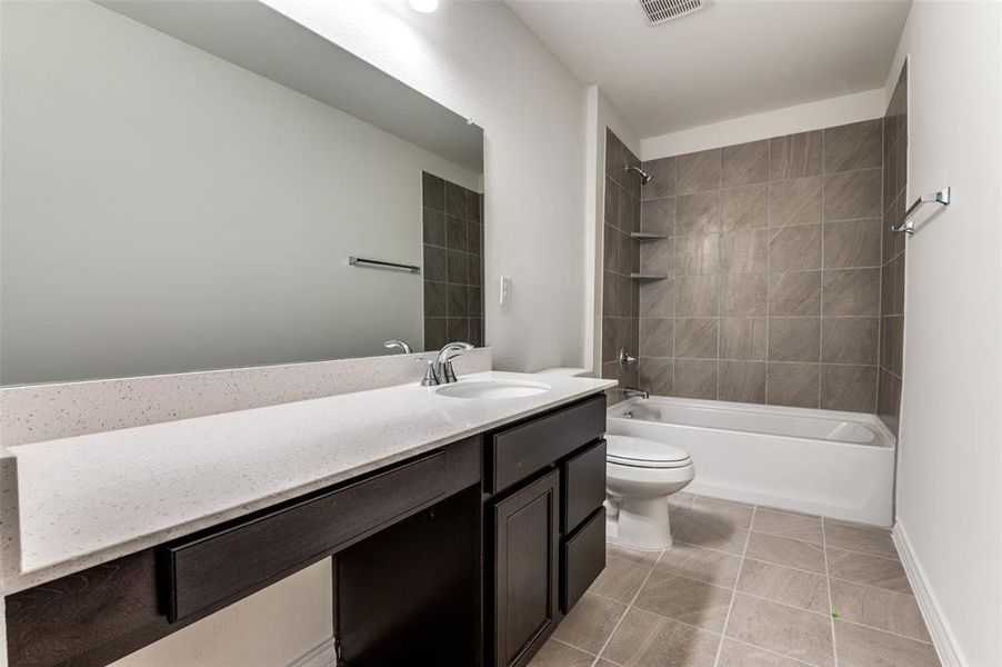 Furnished interior view inside a new home in Cottonwood Creek, Seagoville (Image 5).