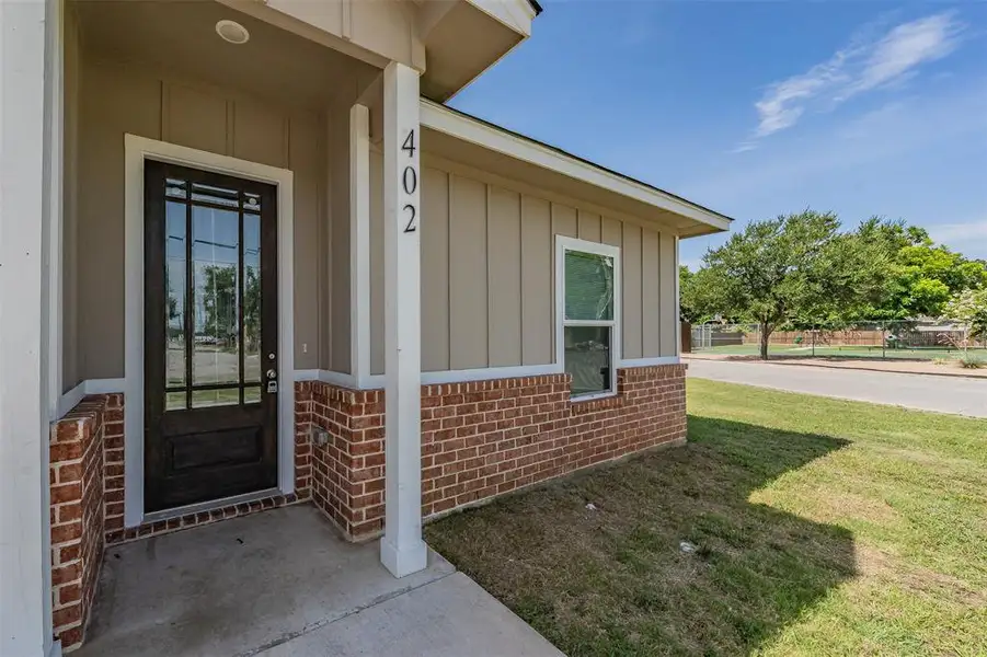 Exterior details and patio area of a home in , Cleburne (Image 4).