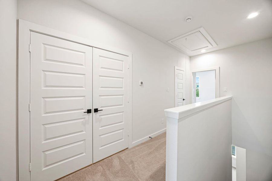 Spacious, unfurnished interior of a new home in Shepherd Heights, Houston (Image 27). Spacious, unfurnished interior of a new home in Shepherd Heights, Houston (Image 27).