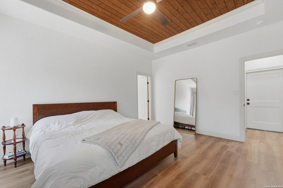 Furnished interior view inside a new home in , La Vernia (Image 30).