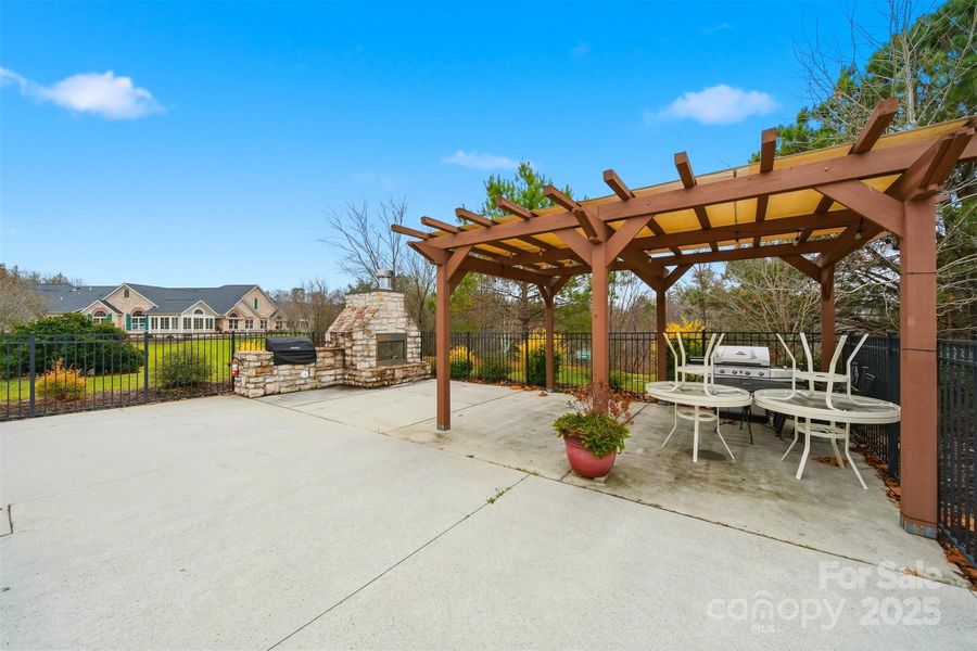 Community amenities in , Hickory (Image 43). Community amenities in , Hickory (Image 43).