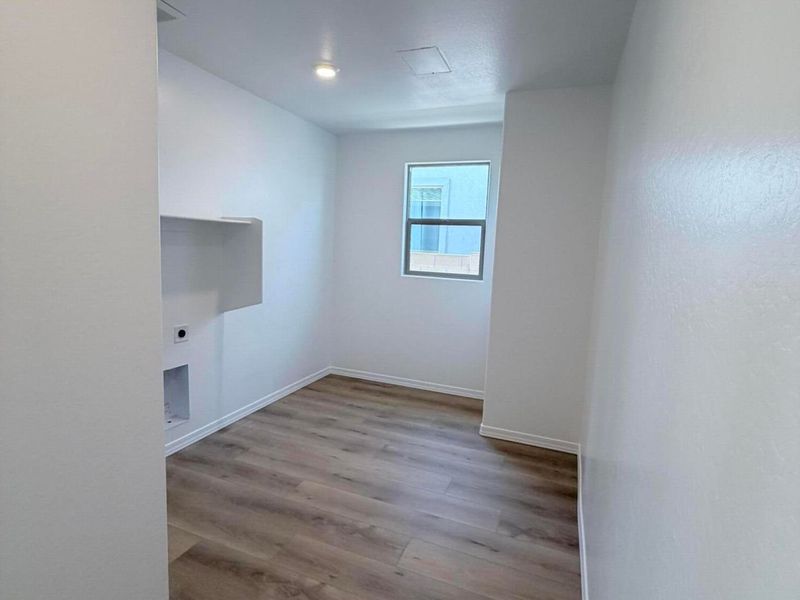Spacious, unfurnished interior of a new home in North Ridge at Pronghorn Ranch, Prescott Valley (Image 31).