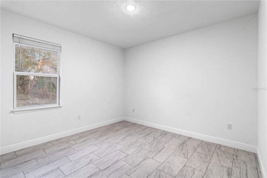 Spacious, unfurnished interior of a new home in , Citrus Springs (Image 17).