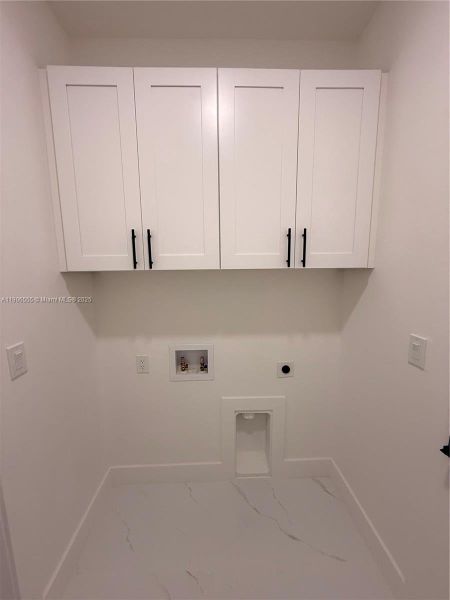 Spacious, unfurnished interior of a new home in , Lehigh Acres (Image 30).