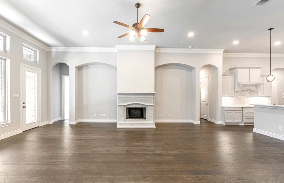 Representative unfurnished interior of a home built from the 3358 by Ravenna Homes in Artavia 70′, Conroe (Image 36).