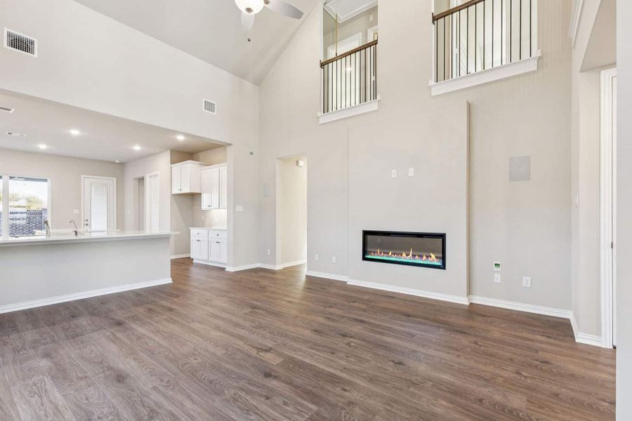 Spacious, unfurnished interior of a new home in Summer Crest, Fort Worth (Image 17).