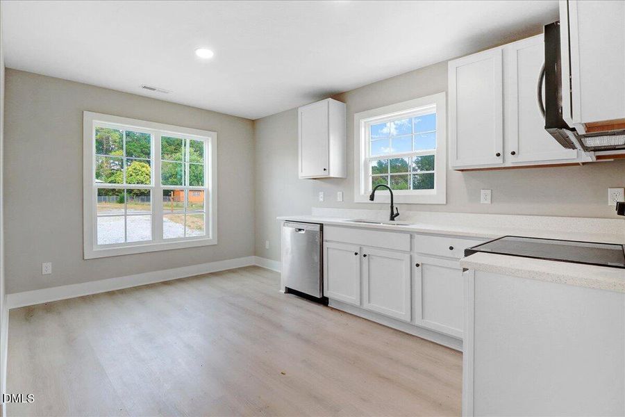 38-303 E James St-38