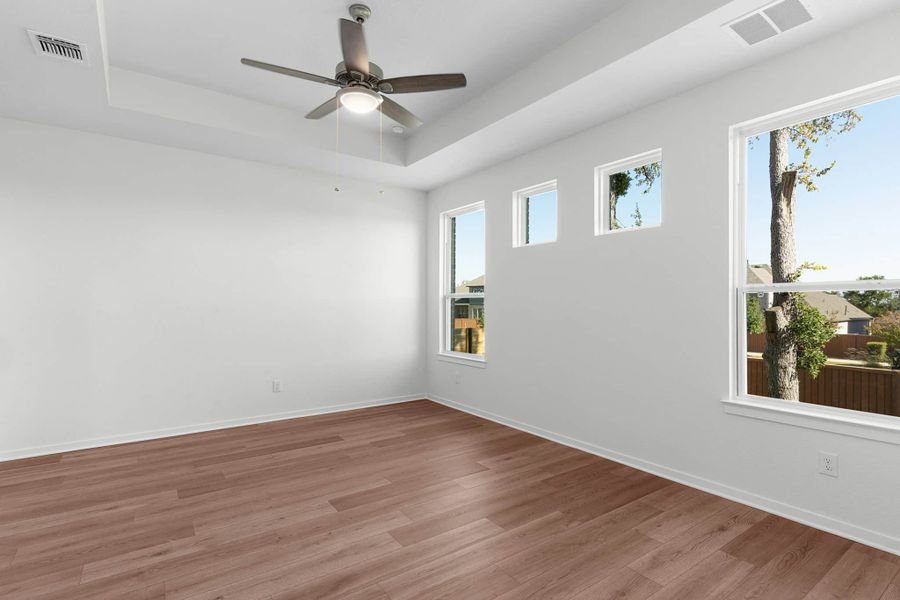 Spacious, unfurnished interior of a new home in Highland Village, Georgetown (Image 15).