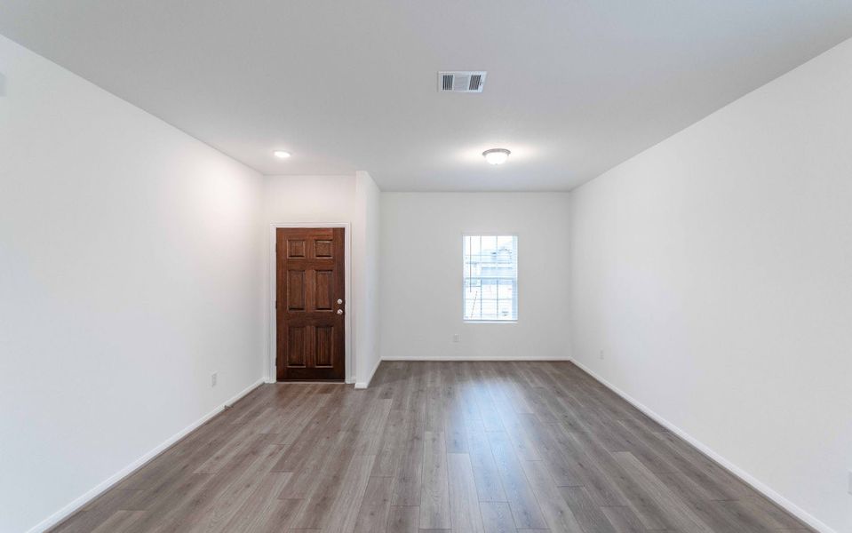 Spacious, unfurnished interior of a new home in Briarwood, Elgin (Image 9).